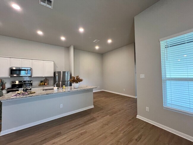 Photo - Want luxury living in the Far West ...Look no further...Amanda Park is it!