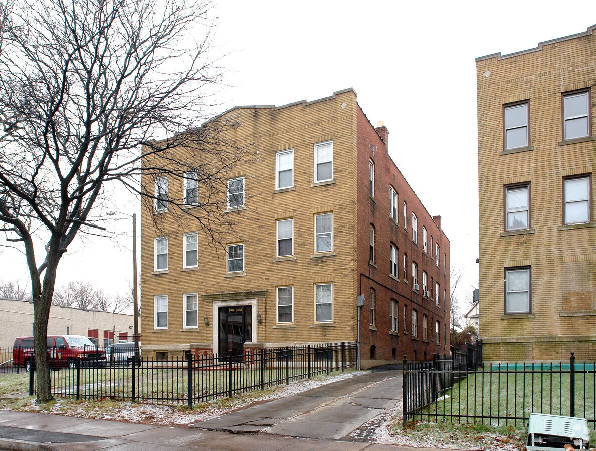 Photo - 388-390 Woodland St Apartments