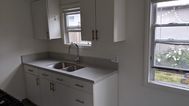 Photo - 252 Walnut St Unit Apartment B