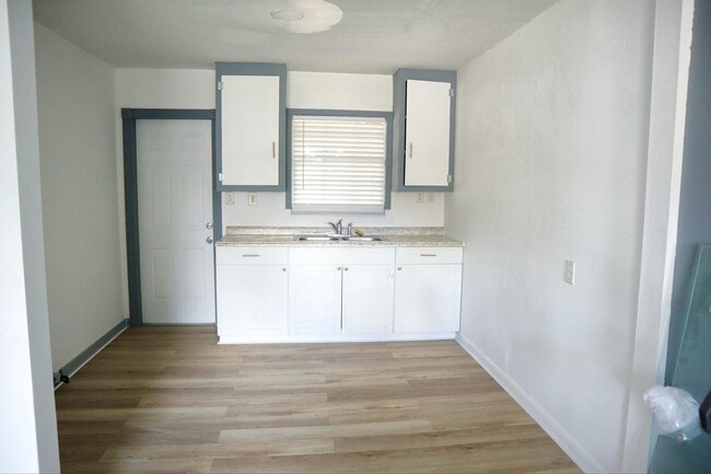 Building Photo - 1056 NE 34th Ct