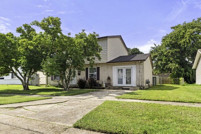 Photo - 421 Holy Cross Pl