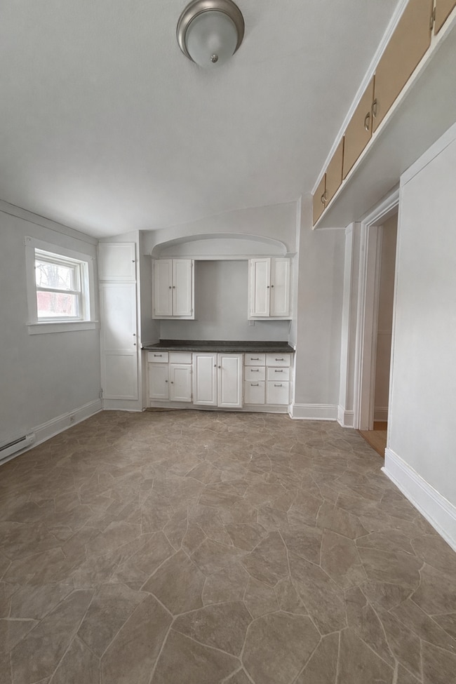 Building Photo - 110 E 4th Ave Unit A