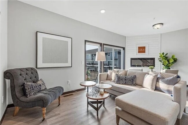 Photo - 10280 3rd St NE