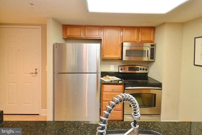 Building Photo - 11800 Sunset Hills Rd Unit 210