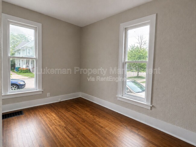 Building Photo - 609 Pearl St Unit 1