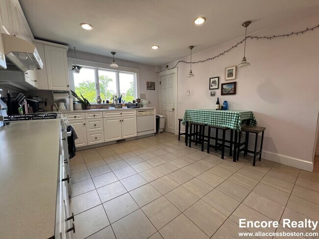 Photo - 9 Kenwood St Unit 1