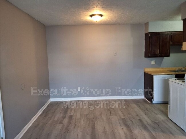 Photo - 345 Elmwood Dr