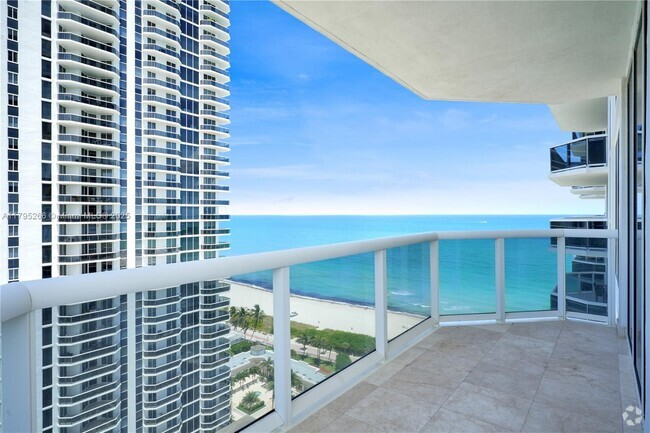 Building Photo - 4775 Collins Ave Unit 2006/2007 Rental