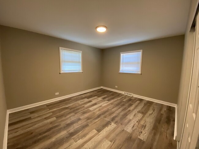 Photo - 444 Luella Ave