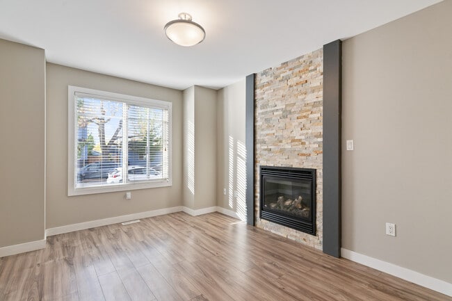 Photo - 10104-10113 113 Ave NW