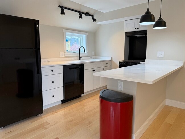 Building Photo - 15 River St Unit 2