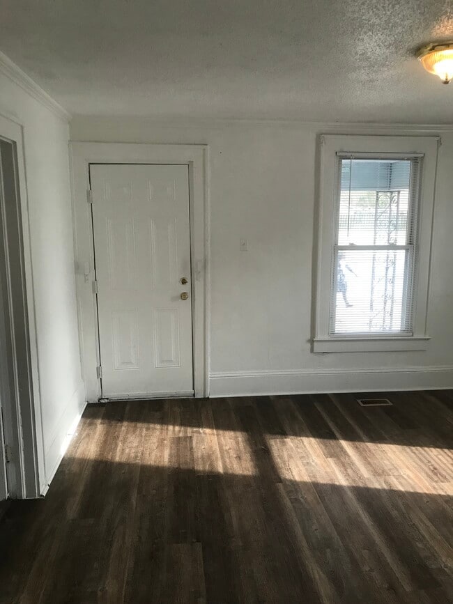 Photo - 1111 N George St