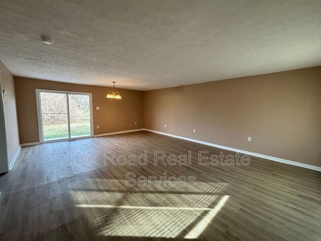 Photo - 3828 Angus Ln