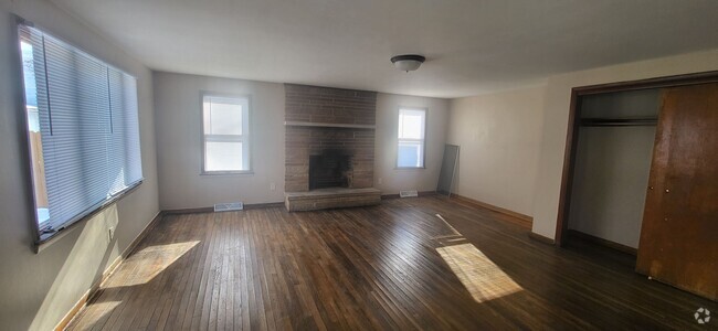 Building Photo - 179-179 1/2  Lake St Unit 179 1/2 Rental