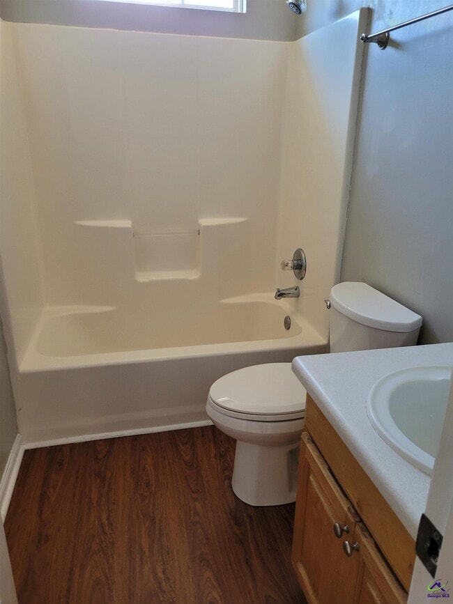 Photo - 608 Links View Dr