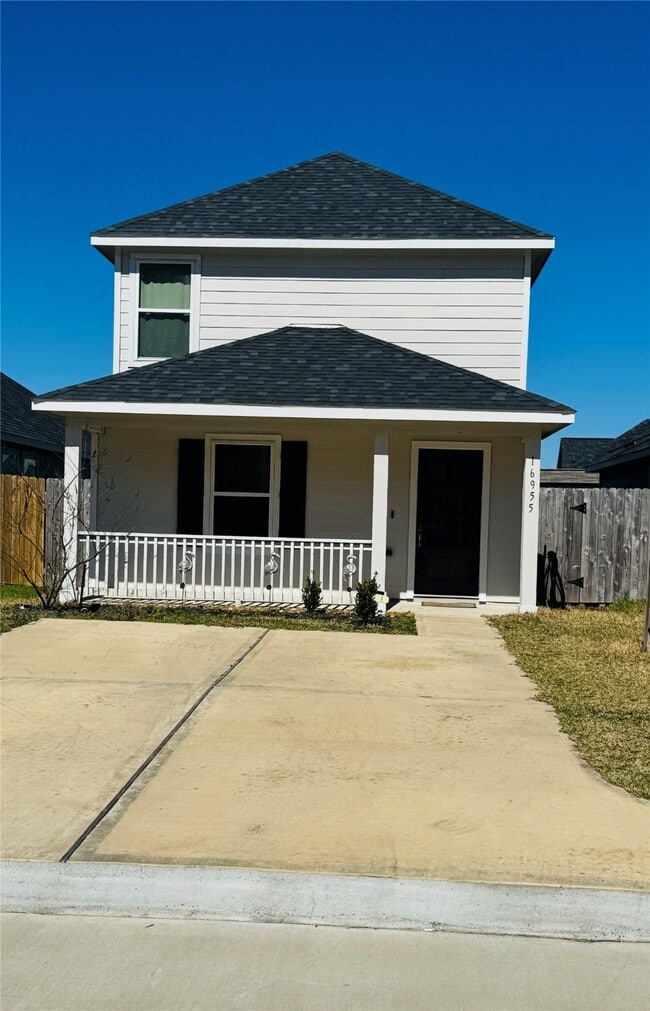 Building Photo - 16955 Marie Vlg Dr Rental
