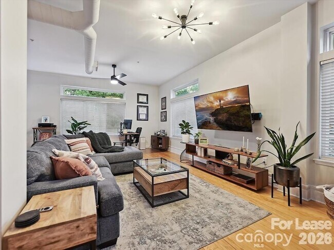 Photo - 404 N Laurel Ave Unit 11
