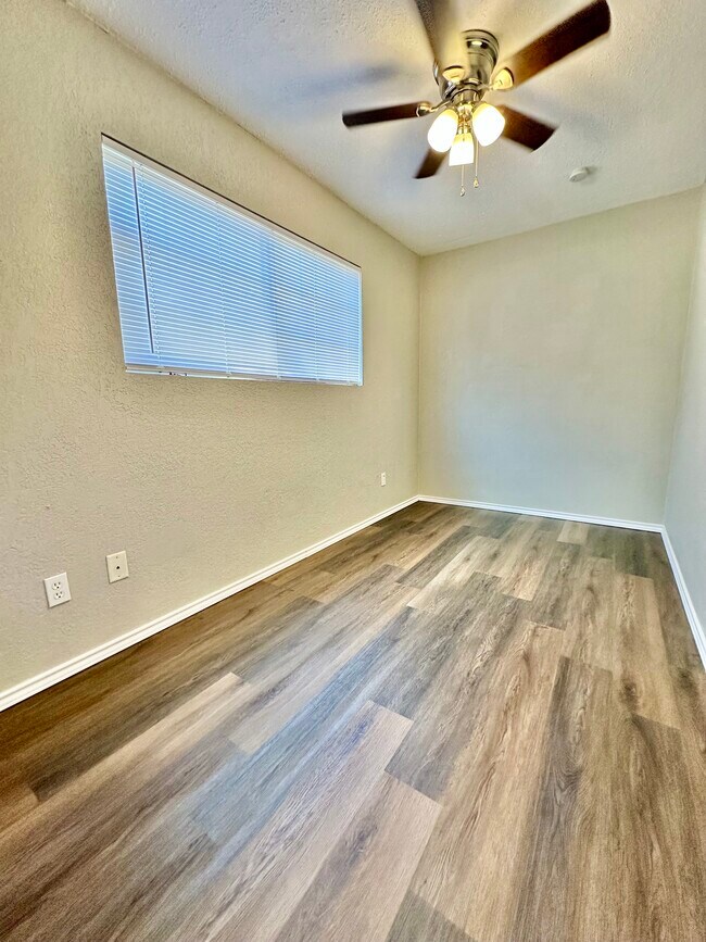 Photo - 5320 Lovell Ave