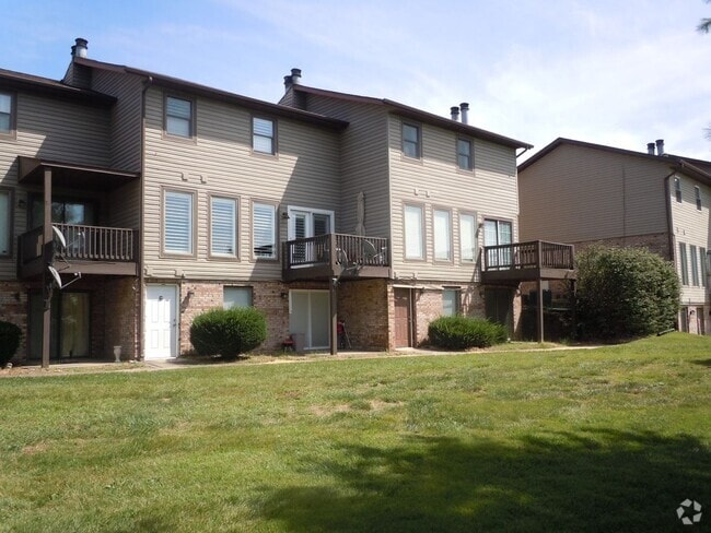 Building Photo - One Bedroom Condo with Fireplace and Stack...
