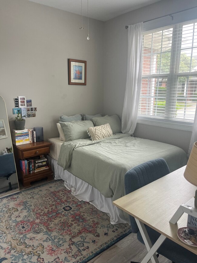 Photo - 323 Monlandil Dr