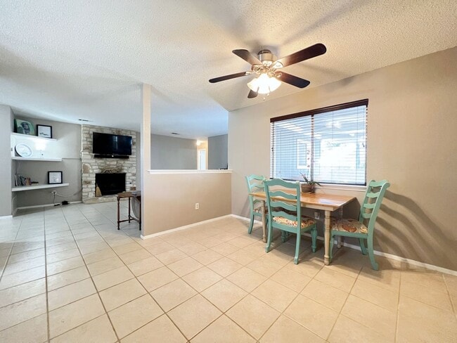 Photo - Comfortable 3 Bed, 2 Bath Home with Natural Light Throughout