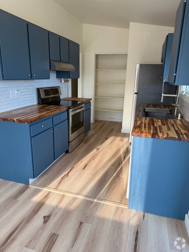 Building Photo - 8531 Golden St Unit Apt 3