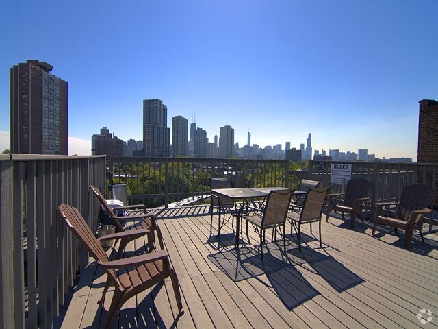 1940 N. Lincoln - Rooftop Sundeck