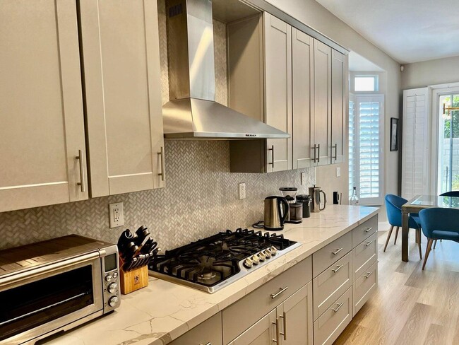 44725 Alexandria Vale