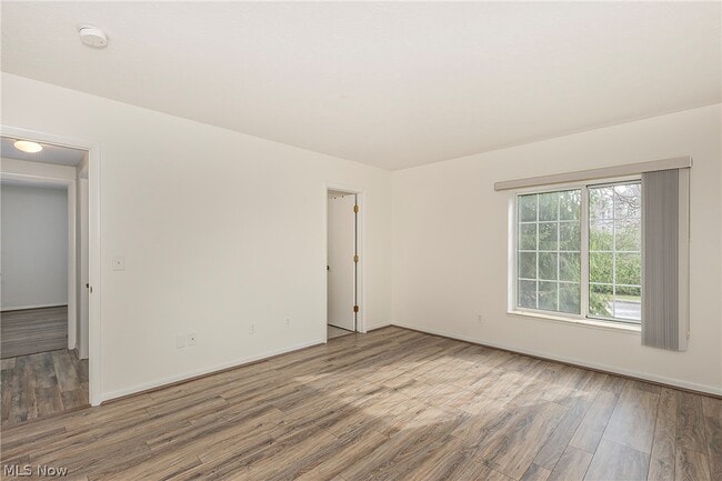 Building Photo - 26101 Village Ln Unit 107