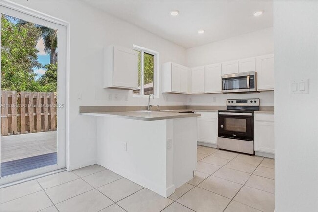 Building Photo - 3 bedroom in Miami Gardens FL 33169 Rental