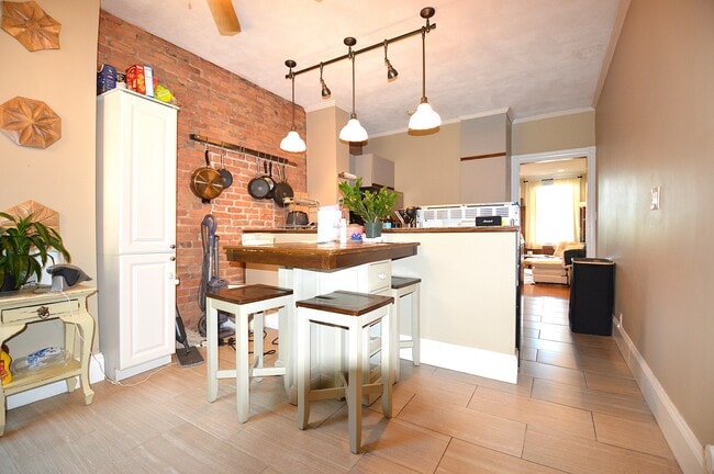 Photo - 1793 Beacon St Unidad 5