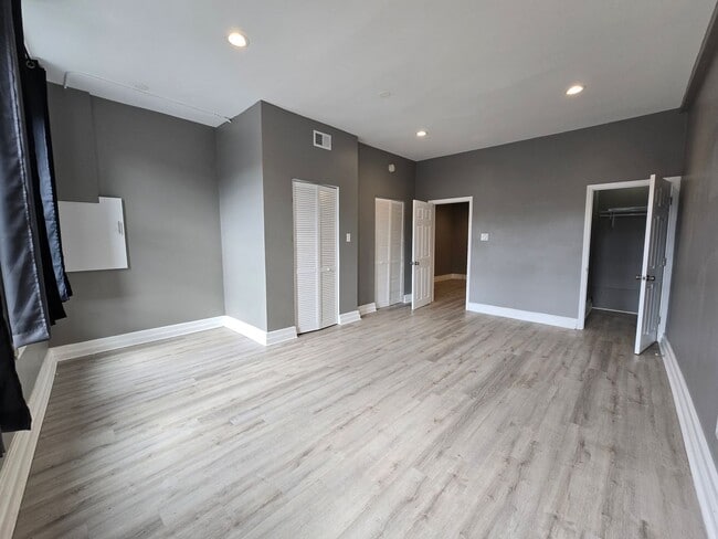 Building Photo - mai920 Unit 2