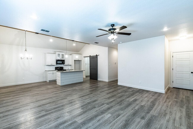 Photo - 2005 102nd St