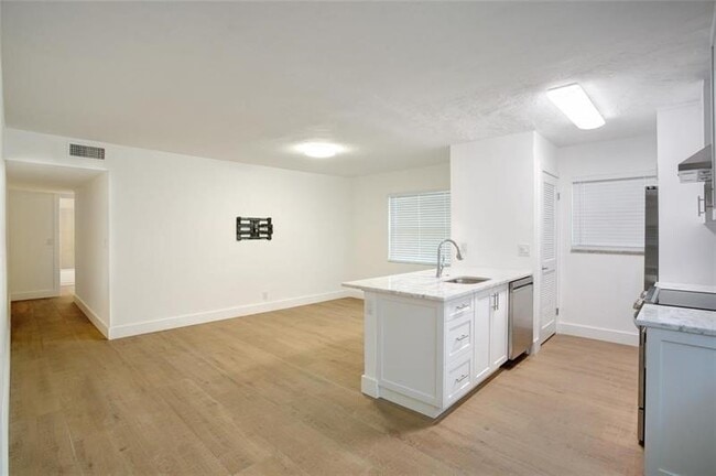 Photo - 530 S Federal Hwy Unidad 7