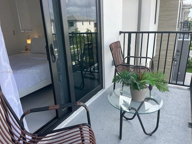 Photo - 302 NW 11th Ct