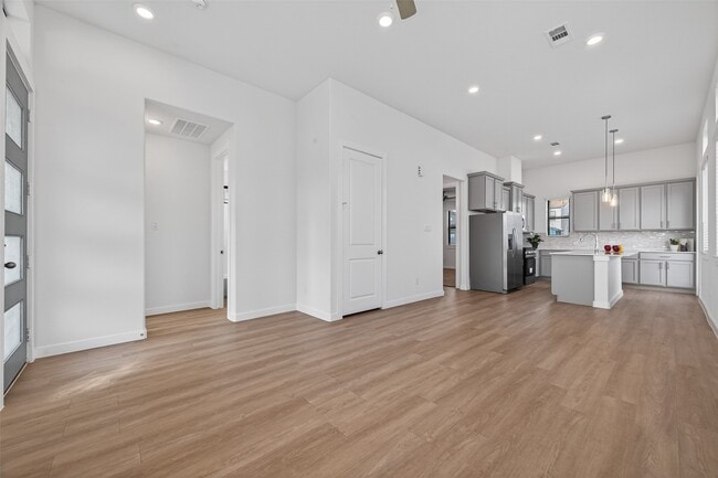 Photo - 1213 Mercantile St