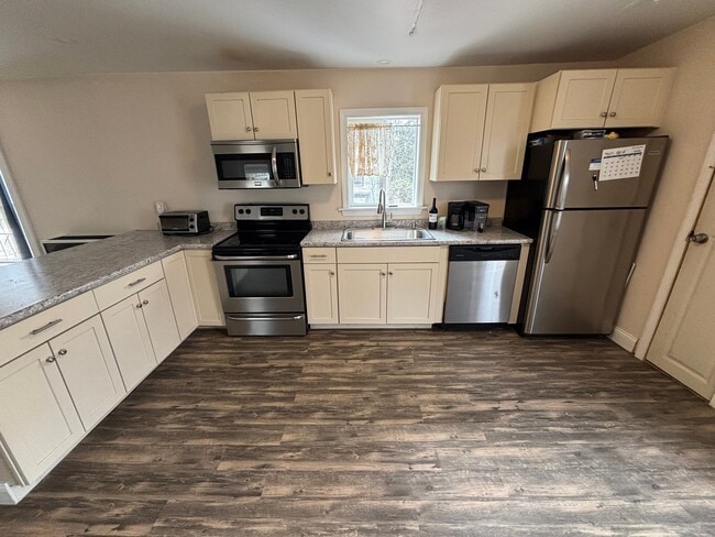 Building Photo - 253 Lisbon St