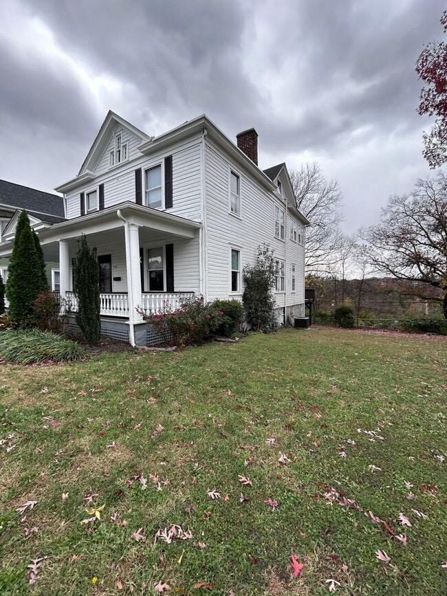 Photo - 1416 Campbell Ave SW