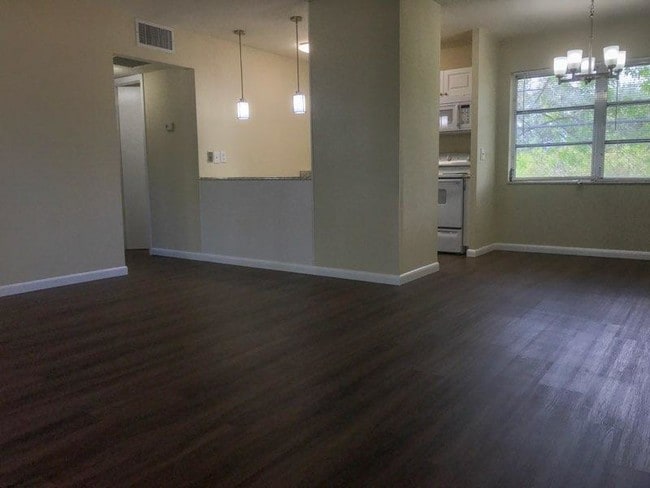 Photo - 5205 Eadie Pl