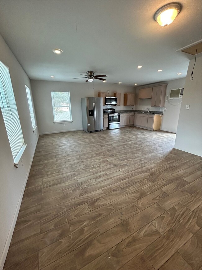 Photo - 502 Ave F