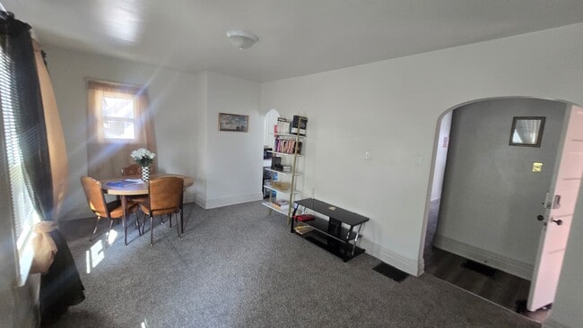 Photo - 511 W Jefferson Blvd