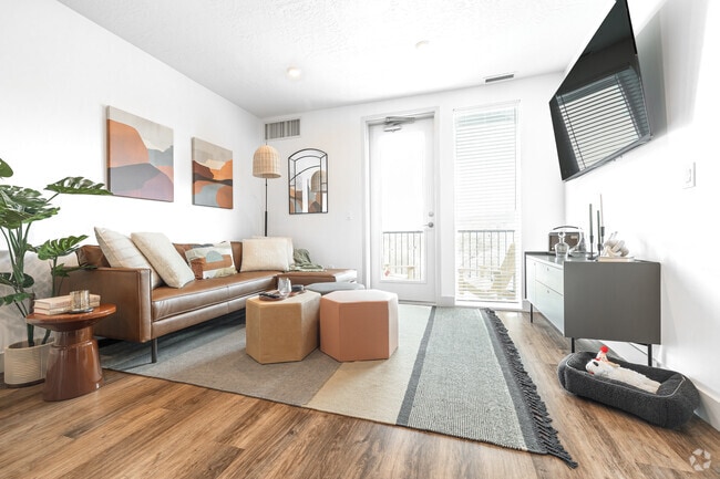 1BR, 1BA - 598SF - Living Room