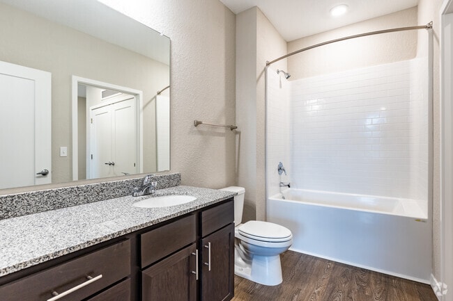 1 BR, 1 BR - 769SF