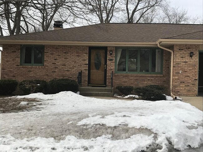 Building Photo - 510-512 Elm Street Duplex Rental