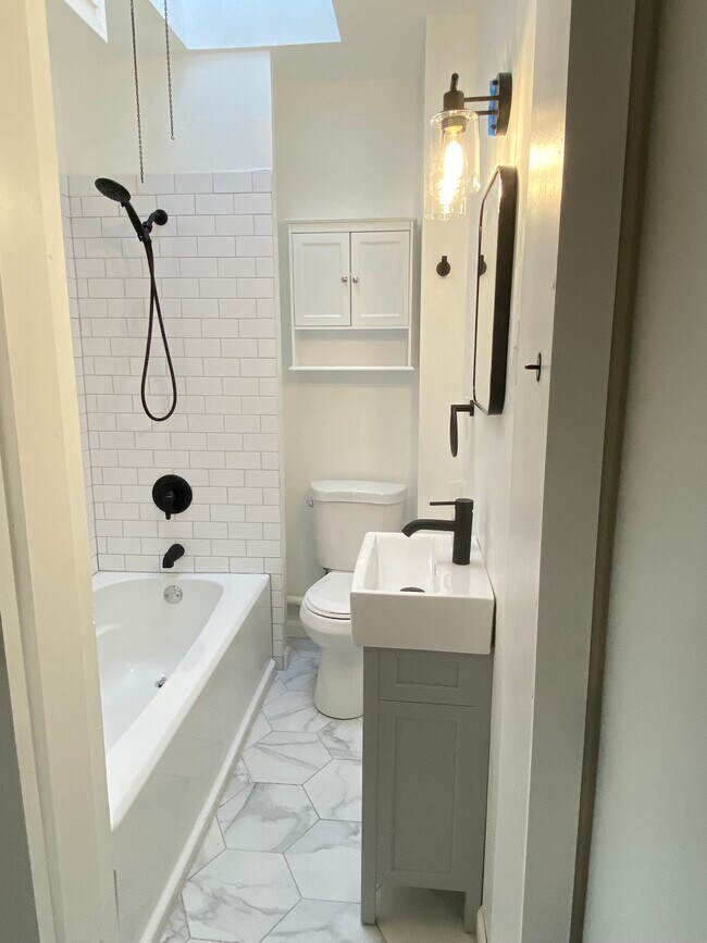 Bath - 211 Sumac St Unit 3