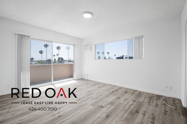 Building Photo - 7010 Lanewood Ave Unit 303