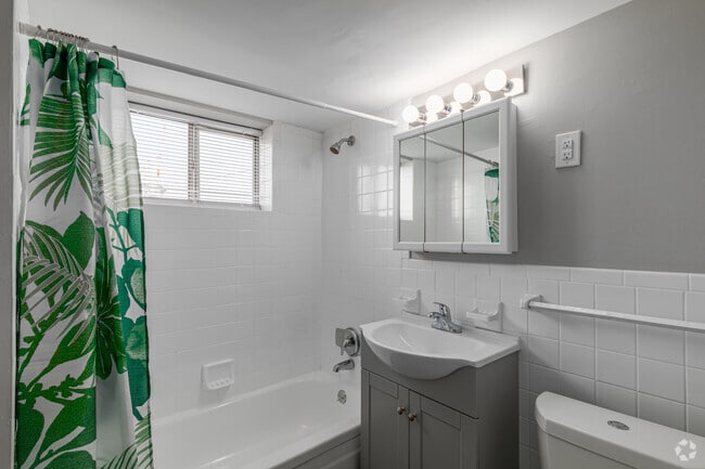 1 BR, 1 BA - 650SF - Bathroom
