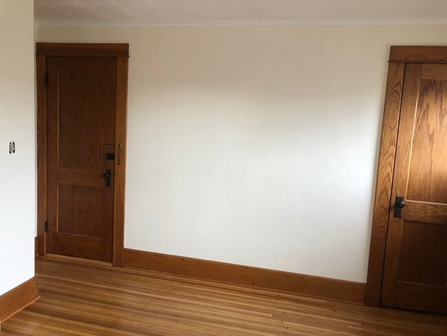 Living Room - 81 Lincoln Blvd Unit 2