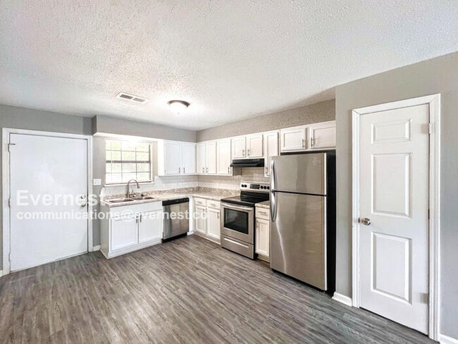 Photo - 1800 Labette Manor Dr Unit 3