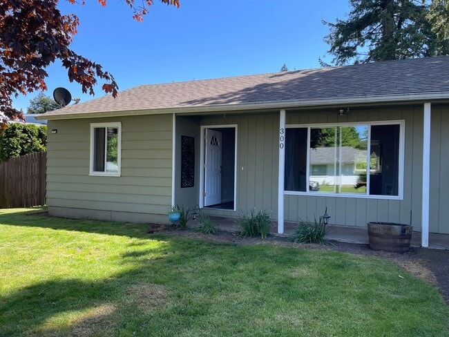 Photo - CAMAS Charming Remodeled 3 Bedroom Bungalow close to Crown Park!